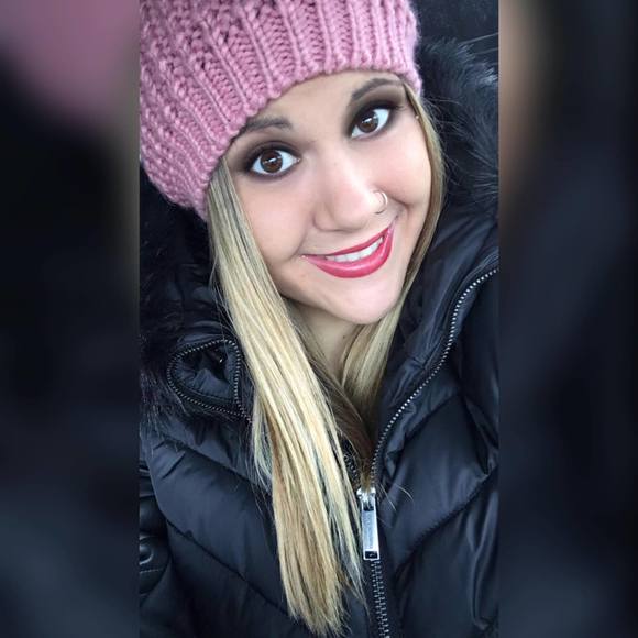 Meet your Posher, Tabitha - Picture 1 of 1